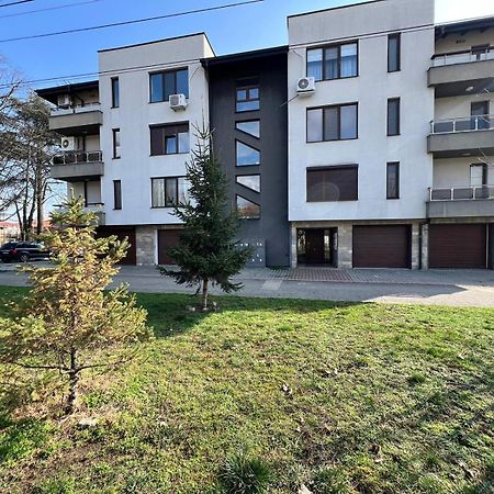 Kazanlak Large Guest House Apartment Near The Center With Full Kitchen & Dining Room, King Beds, Garden Patio, Free Parking & Self Check-In Bagian luar foto