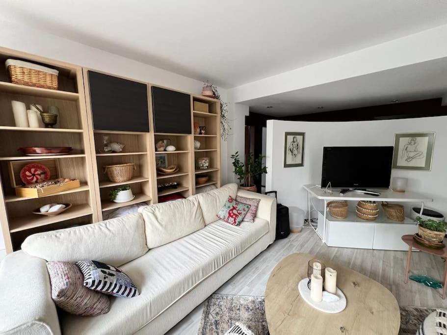 Kazanlak Large Guest House Apartment Near The Center With Full Kitchen & Dining Room, King Beds, Garden Patio, Free Parking & Self Check-In Bagian luar foto
