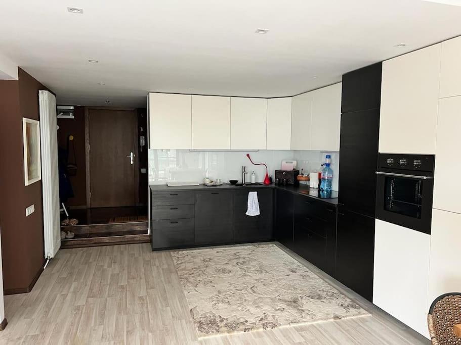 Kazanlak Large Guest House Apartment Near The Center With Full Kitchen & Dining Room, King Beds, Garden Patio, Free Parking & Self Check-In Bagian luar foto