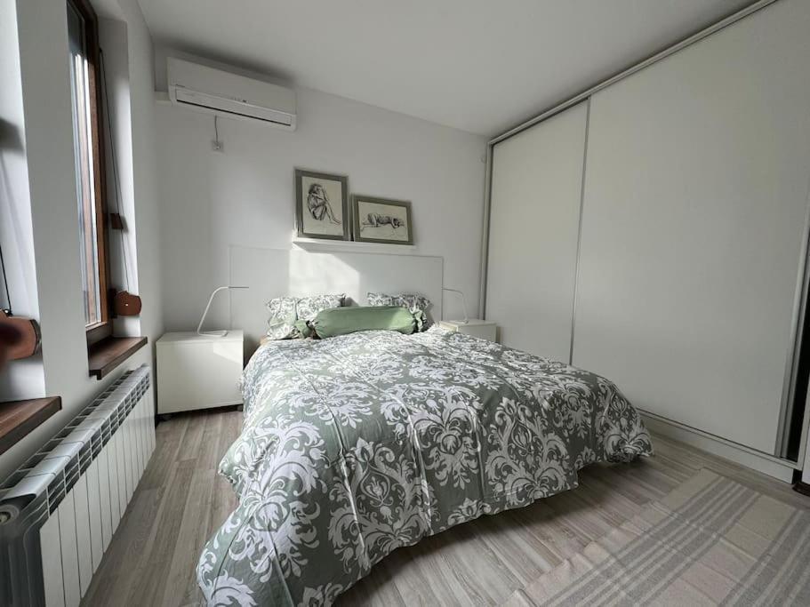 Kazanlak Large Guest House Apartment Near The Center With Full Kitchen & Dining Room, King Beds, Garden Patio, Free Parking & Self Check-In Bagian luar foto