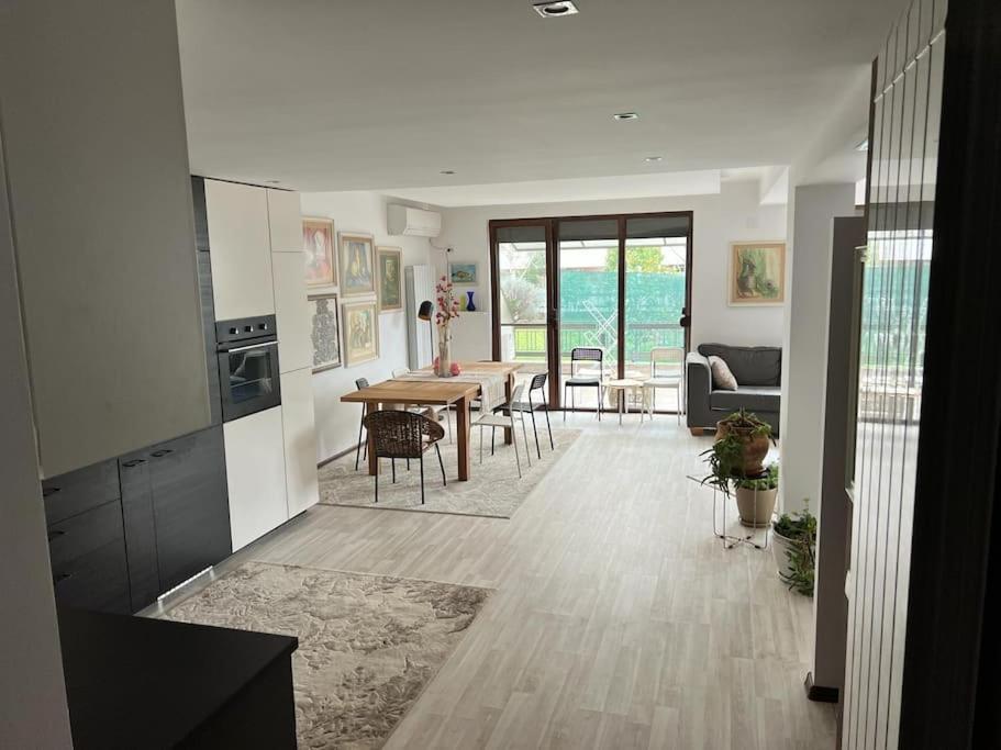 Kazanlak Large Guest House Apartment Near The Center With Full Kitchen & Dining Room, King Beds, Garden Patio, Free Parking & Self Check-In Bagian luar foto