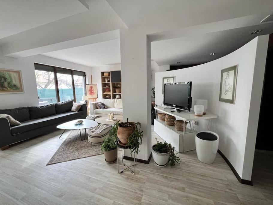 Kazanlak Large Guest House Apartment Near The Center With Full Kitchen & Dining Room, King Beds, Garden Patio, Free Parking & Self Check-In Bagian luar foto