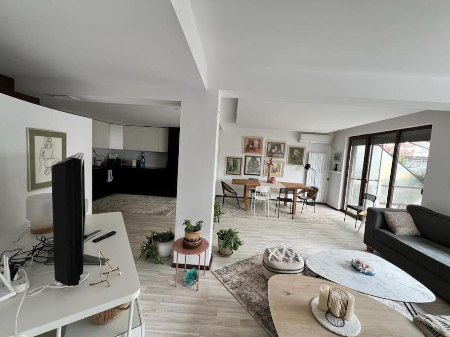 Kazanlak Large Guest House Apartment Near The Center With Full Kitchen & Dining Room, King Beds, Garden Patio, Free Parking & Self Check-In Bagian luar foto