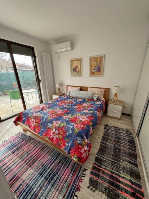 Kazanlak Large Guest House Apartment Near The Center With Full Kitchen & Dining Room, King Beds, Garden Patio, Free Parking & Self Check-In Bagian luar foto