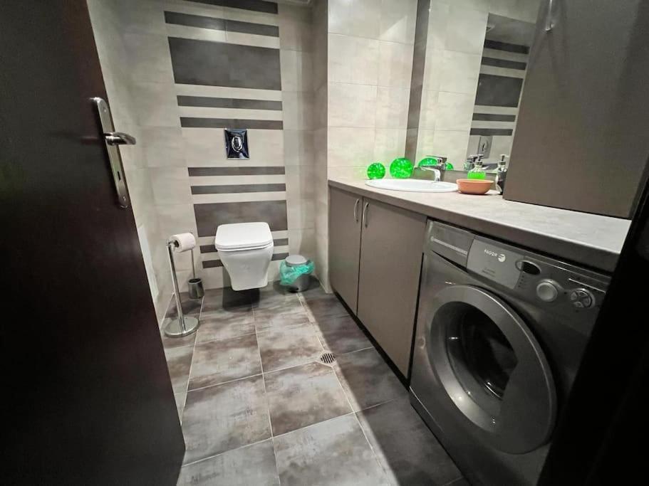 Kazanlak Large Guest House Apartment Near The Center With Full Kitchen & Dining Room, King Beds, Garden Patio, Free Parking & Self Check-In Bagian luar foto