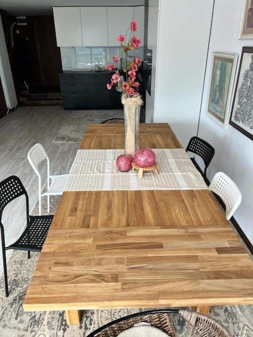Kazanlak Large Guest House Apartment Near The Center With Full Kitchen & Dining Room, King Beds, Garden Patio, Free Parking & Self Check-In Bagian luar foto