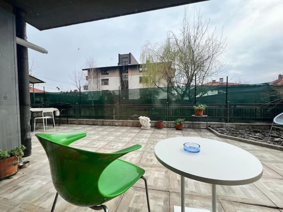Kazanlak Large Guest House Apartment Near The Center With Full Kitchen & Dining Room, King Beds, Garden Patio, Free Parking & Self Check-In Bagian luar foto