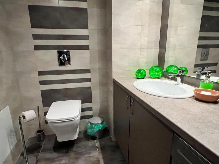 Kazanlak Large Guest House Apartment Near The Center With Full Kitchen & Dining Room, King Beds, Garden Patio, Free Parking & Self Check-In Bagian luar foto