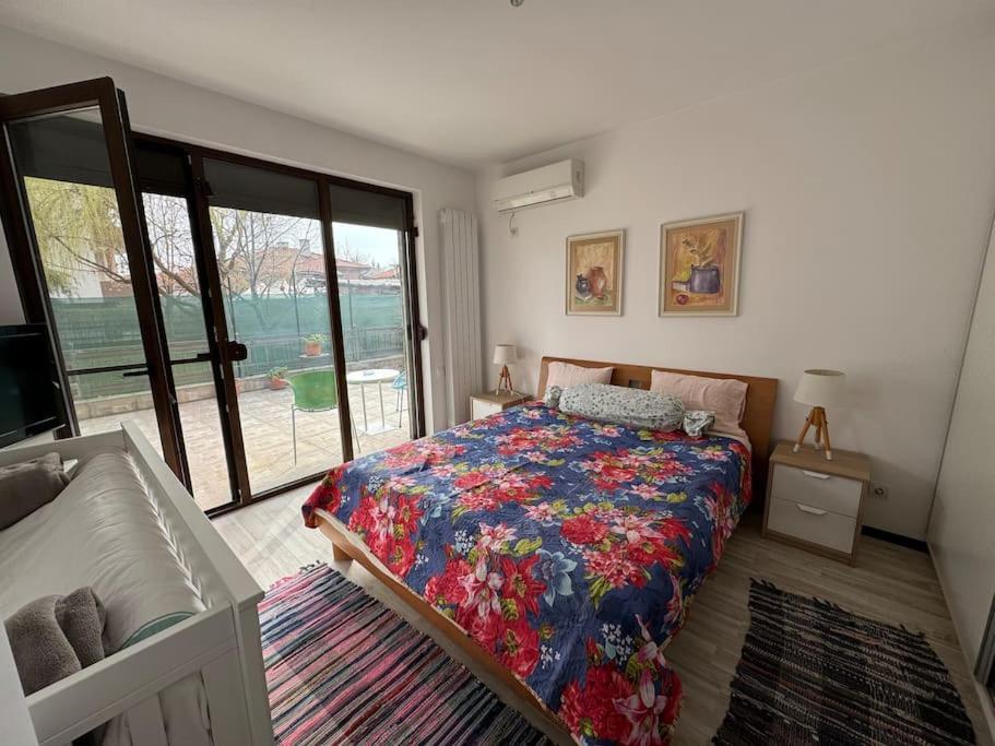 Kazanlak Large Guest House Apartment Near The Center With Full Kitchen & Dining Room, King Beds, Garden Patio, Free Parking & Self Check-In Bagian luar foto