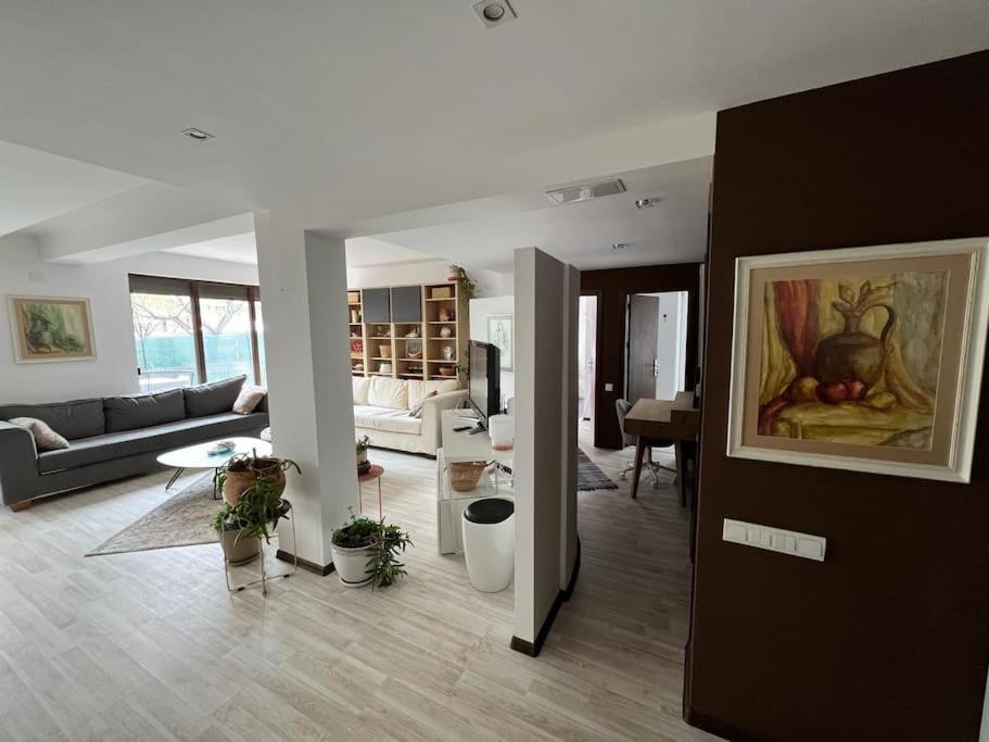 Kazanlak Large Guest House Apartment Near The Center With Full Kitchen & Dining Room, King Beds, Garden Patio, Free Parking & Self Check-In Bagian luar foto